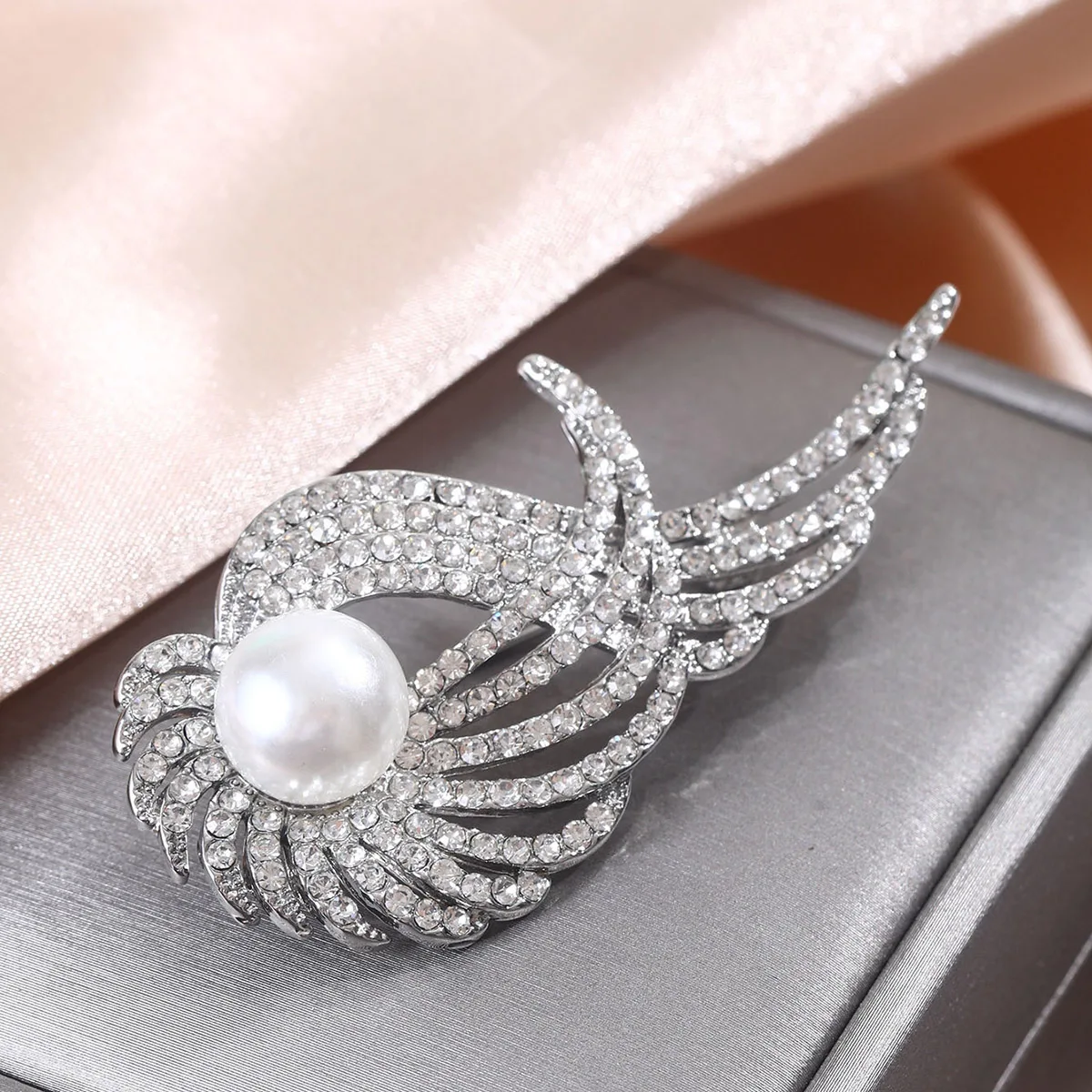 1PC Women Elegant Tulip Flower Brooch