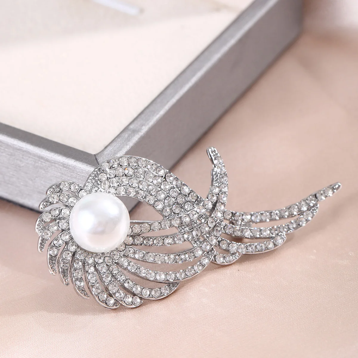 1PC Women Elegant Tulip Flower Brooch