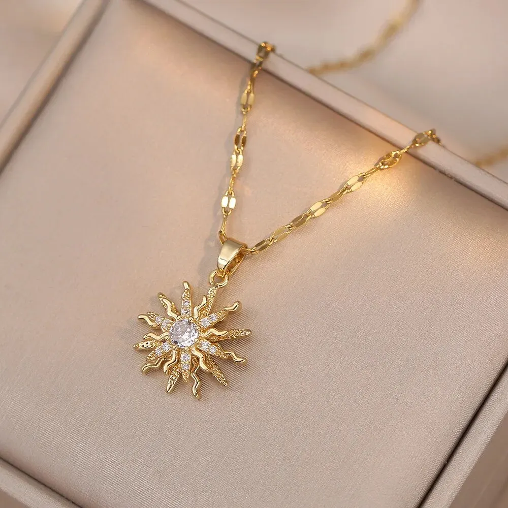 Light Luxury Spin Zircon Flower Pendant Necklace for Women