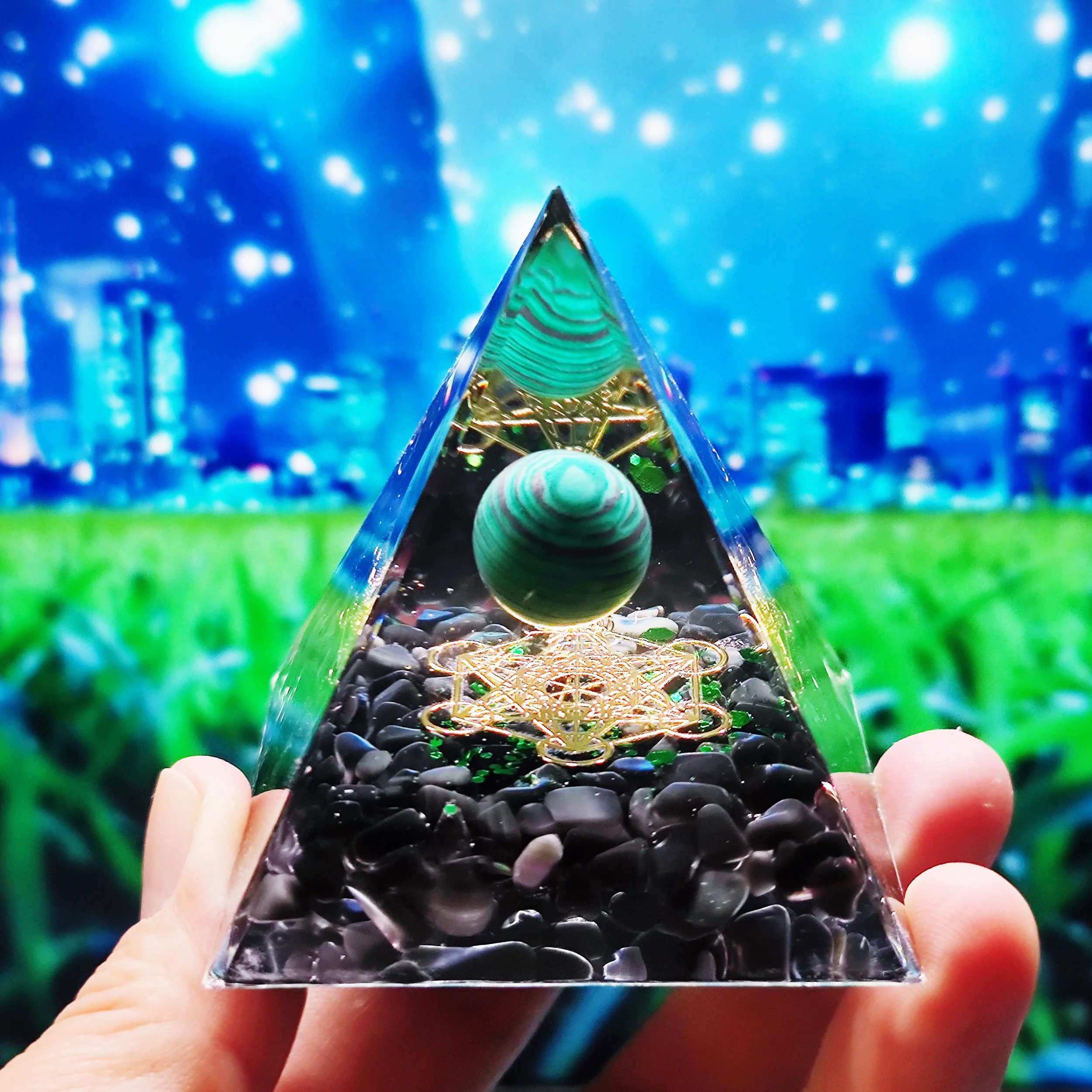Energy Generator Orgone Pyramid Natural stone amethyst crystal
