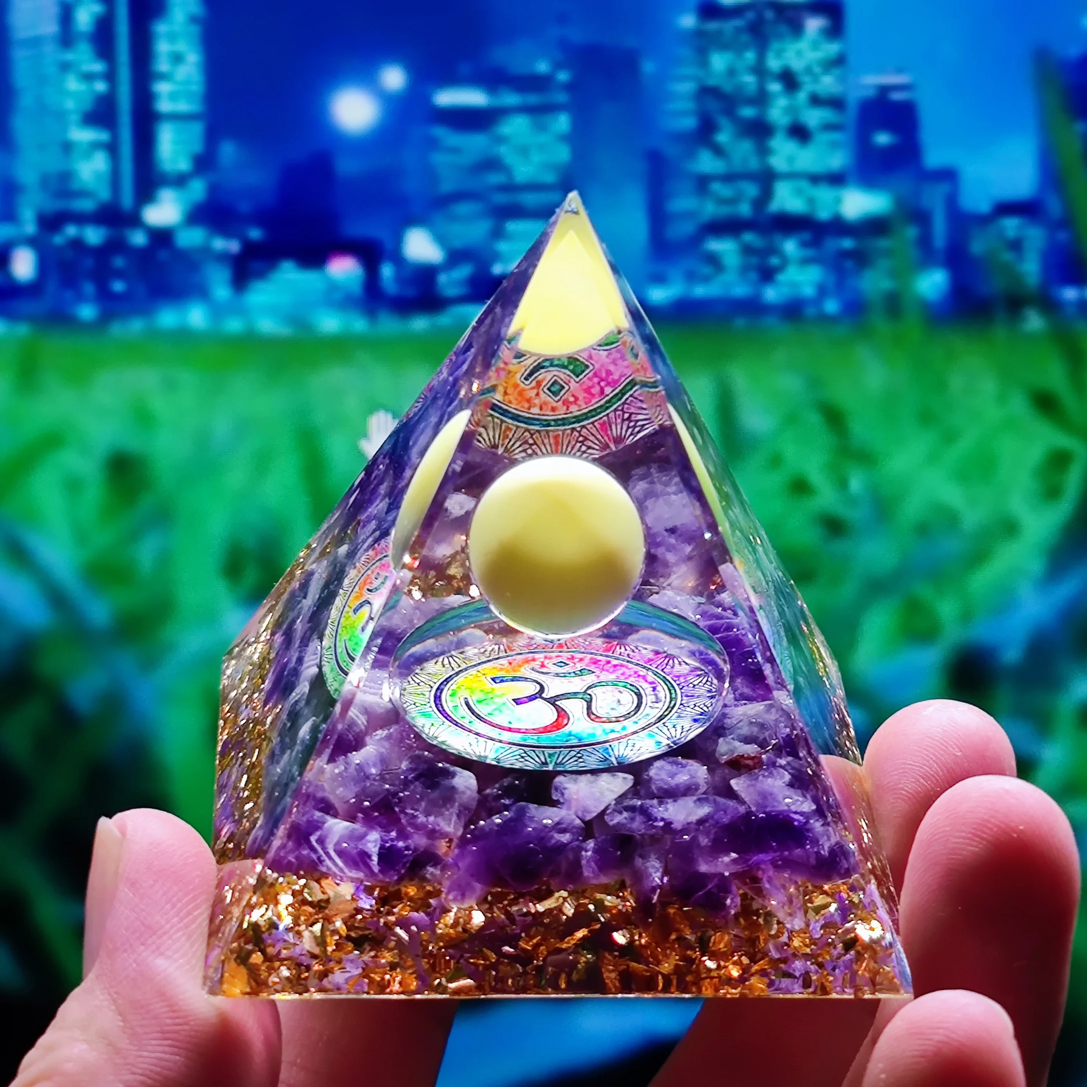 Energy Generator Orgone Pyramid Natural stone amethyst crystal