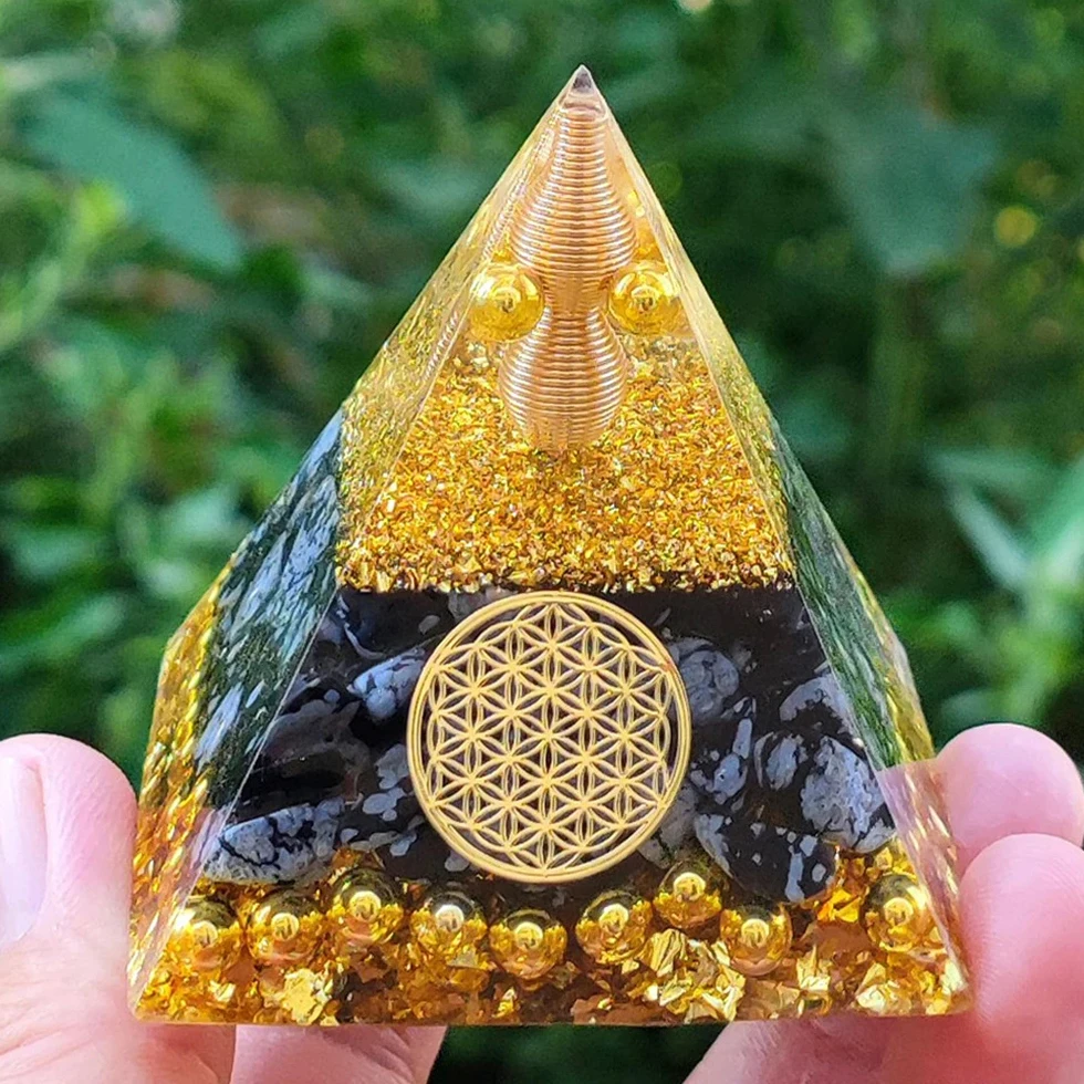 Energy Generator Orgone Pyramid Natural stone amethyst crystal