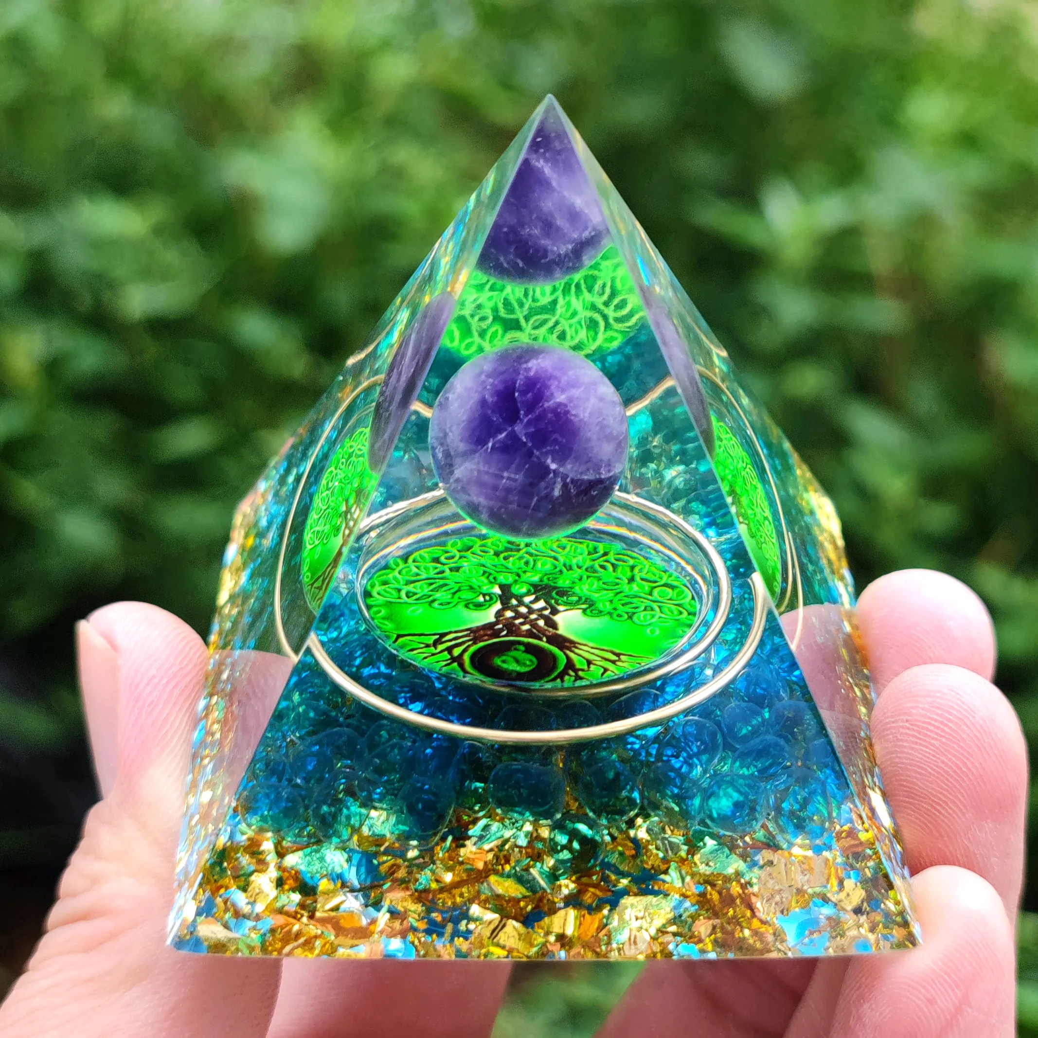 Energy Generator Orgone Pyramid Natural stone amethyst crystal