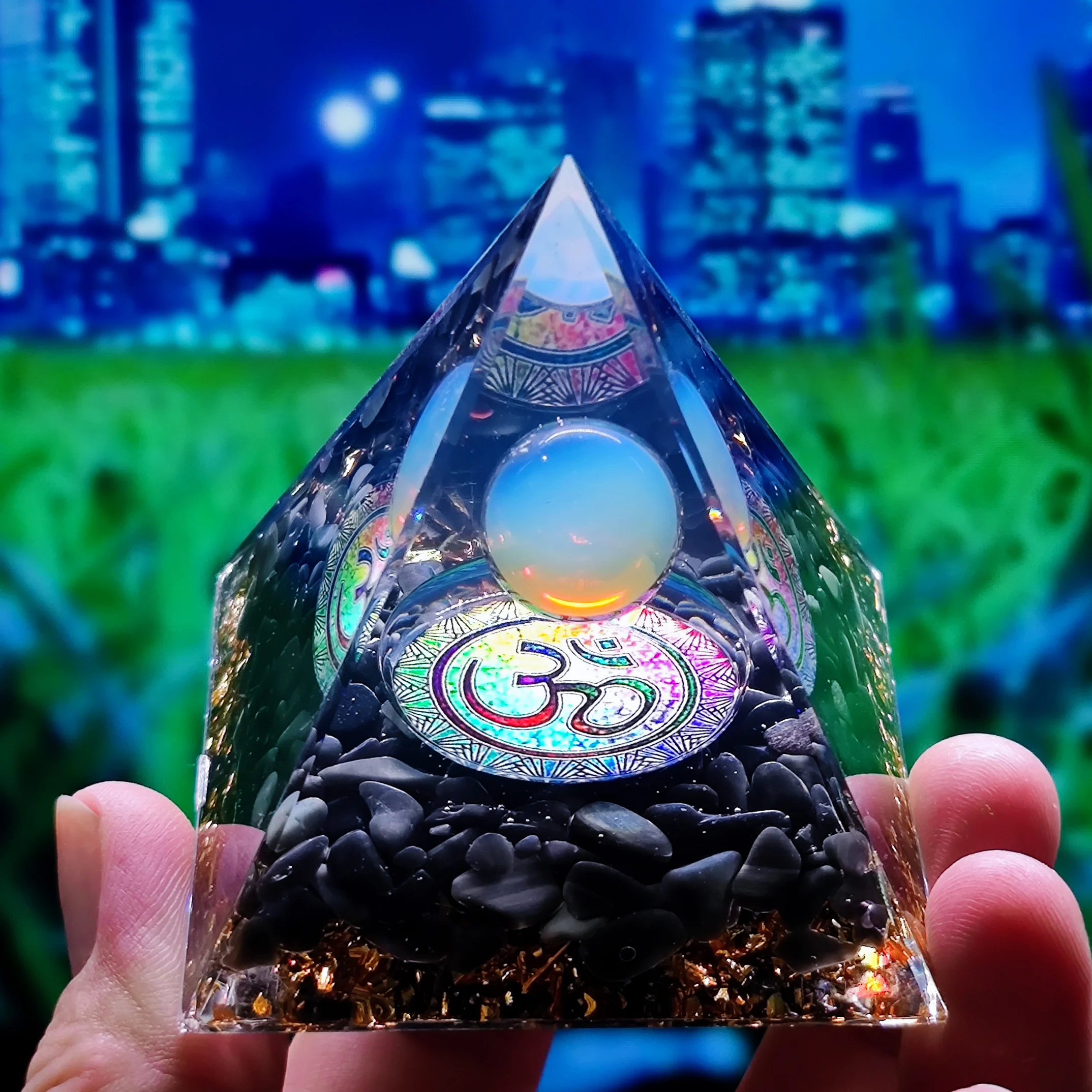 Energy Generator Orgone Pyramid Natural stone amethyst crystal