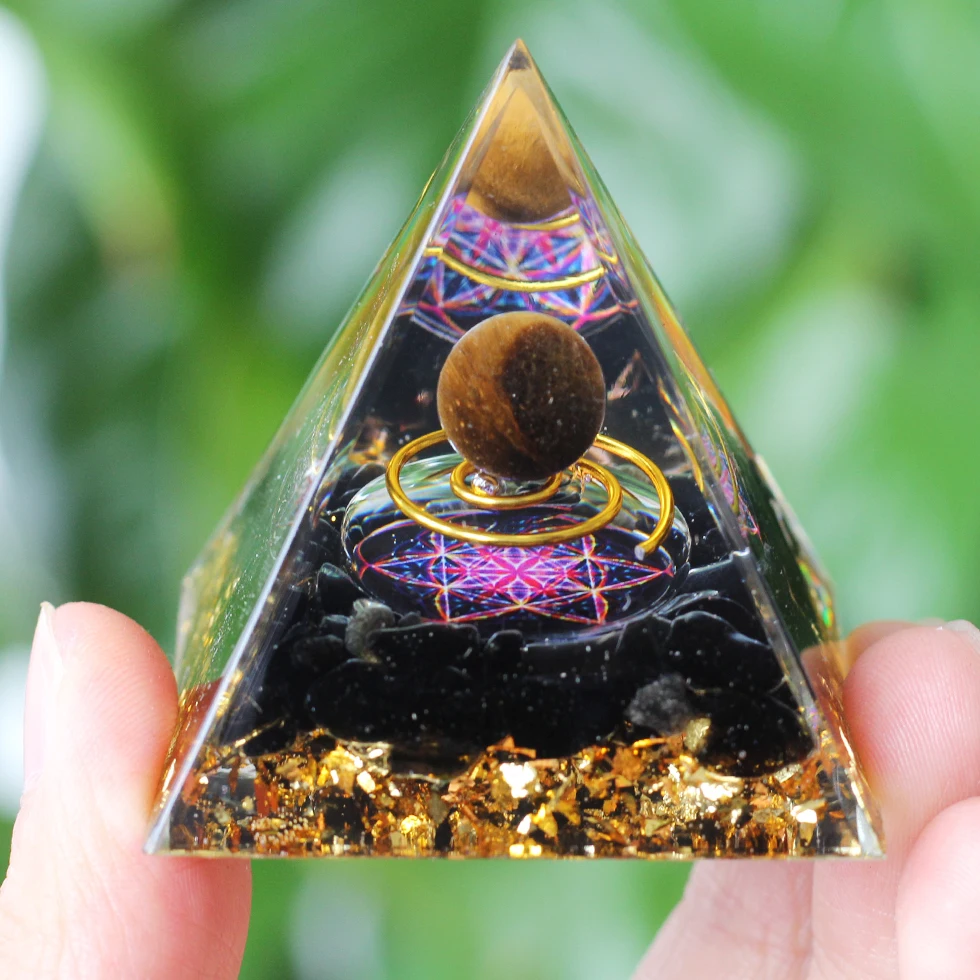 Energy Generator Orgone Pyramid Natural stone amethyst crystal