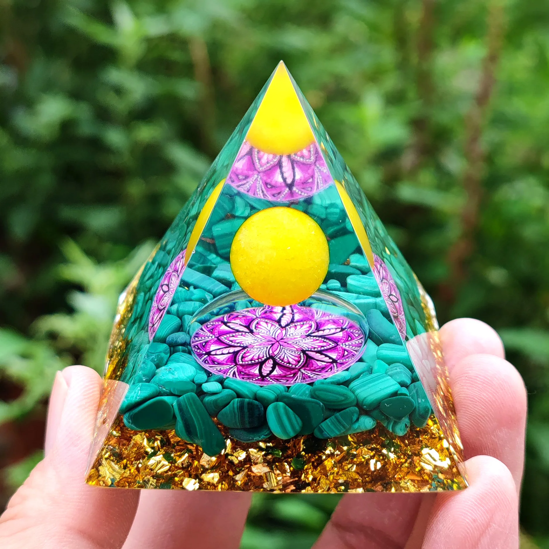 Energy Generator Orgone Pyramid Natural stone amethyst crystal