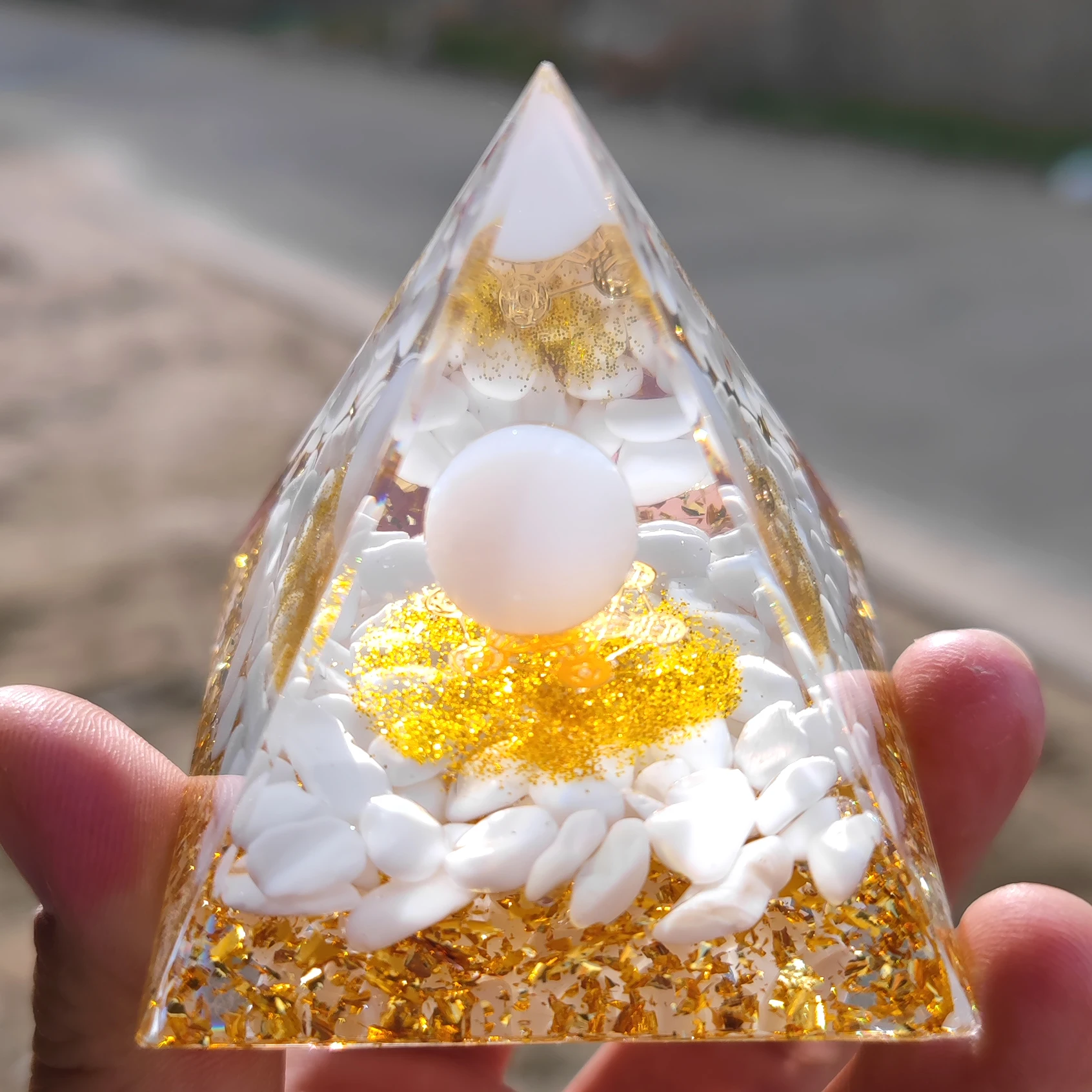 Energy Generator Orgone Pyramid Natural stone amethyst crystal