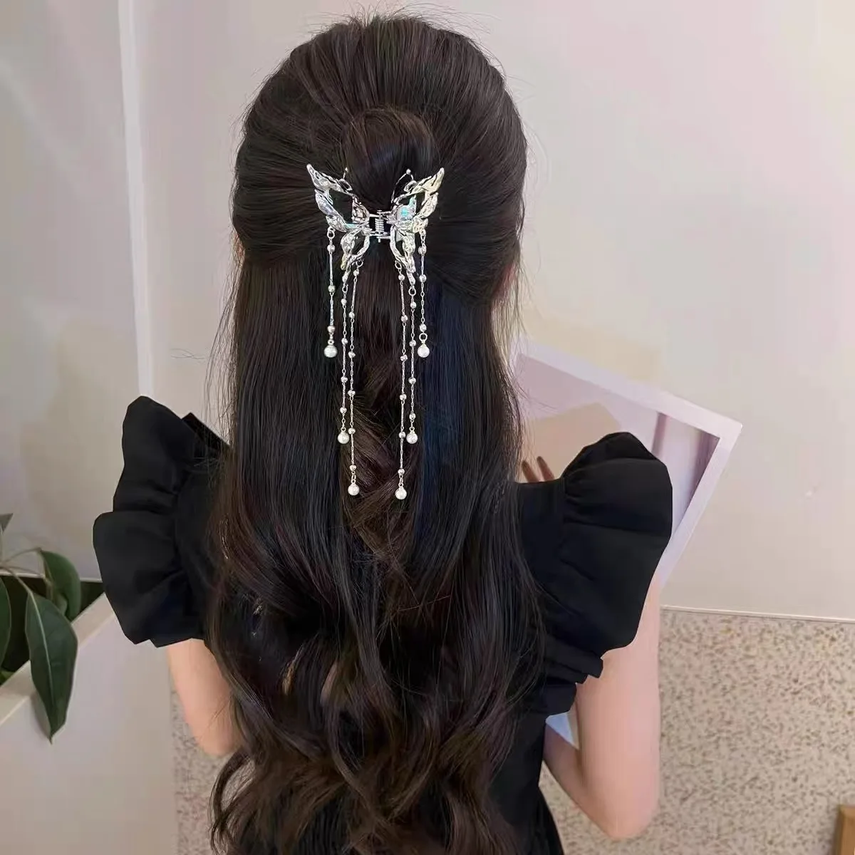 AWAYTR Hair Claw Butterfly Pearl Tassel Hair Clip