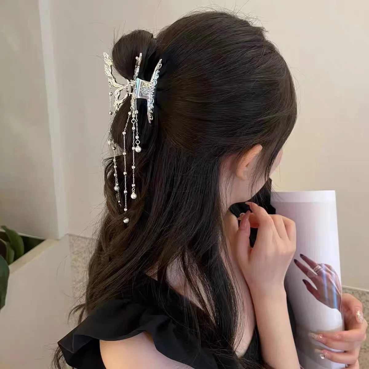 AWAYTR Hair Claw Butterfly Pearl Tassel Hair Clip
